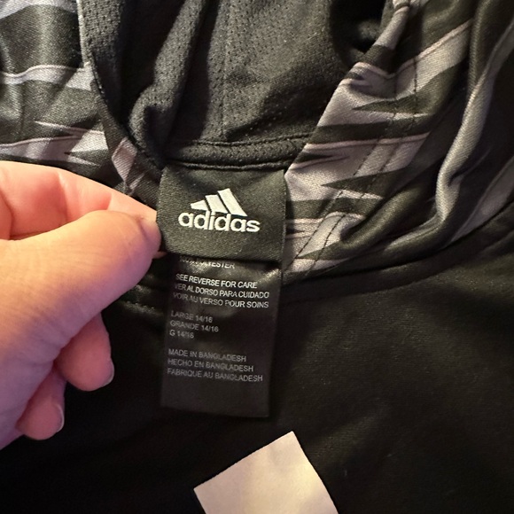 Lot of 5: 1 Hilfiger polo, 2 Adidas, 1 Under Armour, 1 Volcom sweatshirts. - Picture 8 of 10